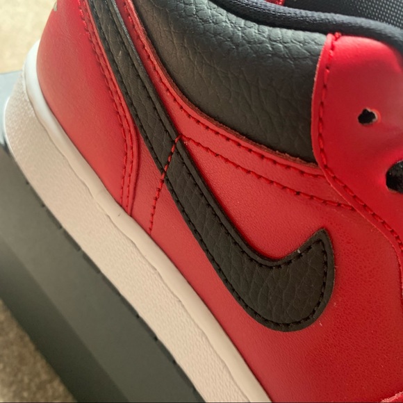 Jordan 1 Low’ Red/Black Pebbled - Picture 8 of 11
